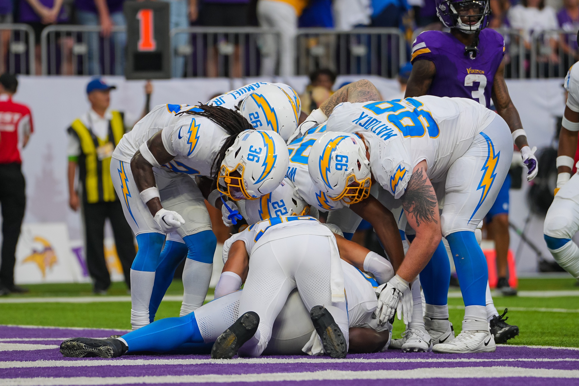 Vikings fall to 0-3 as bounces don't go their way in a 28-24 loss to the  Chargers